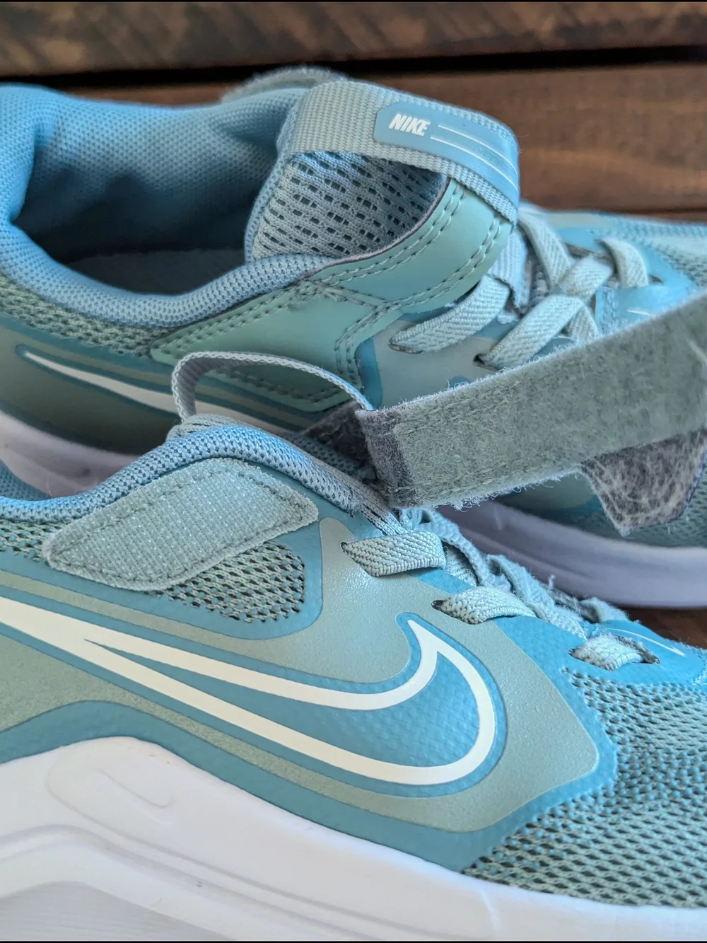 Nike Cosmic Runner Cannon Denim Turquoise White Sail Kids Unisex Size 13C Swoosh